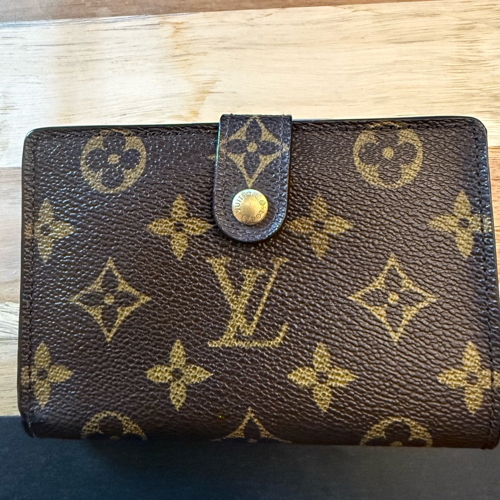 Authentic Louis Vuitton Monogram Kisslock Wallet